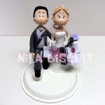 Bonequinhos do bolo de casamento com noivinha com cartão de credito