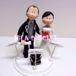 Bonequinhos do bolo de casamento com noivo médico