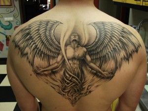tatuagem nas costas feminina e masculina