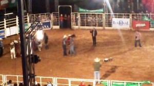 premiação aos vencedores do rodeio