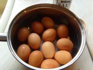 como descascar ovos