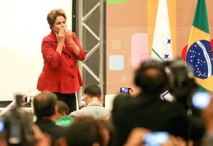 Dilma com representante de ONGs