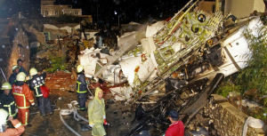 Imagens de avião que caiu em Taiwan – 47 pessoas morreram