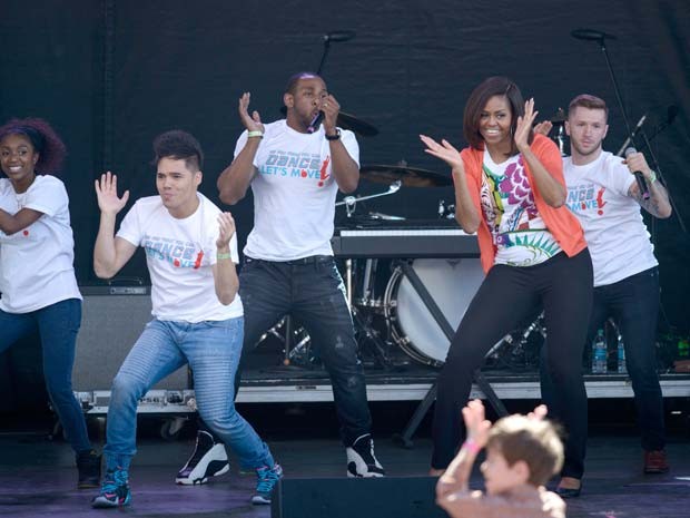 michelle obama dança em evento