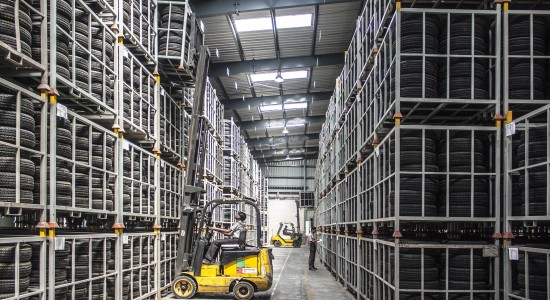 Conheça as máquinas de carga pesada indispensáveis para o setor industrial!