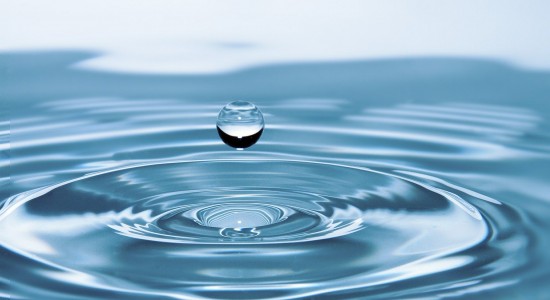 Água potável, água mineral, água com gás e água purificada: Conheça os tipos de água para beber