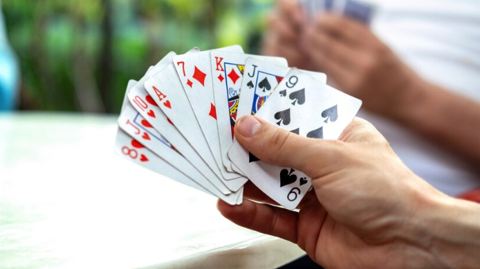 A Arte da Negociação no Poker: Ganhar Mesmo sem as Melhores Cartas