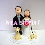 Bonecos do bolo de casamento com cachorro na coleira