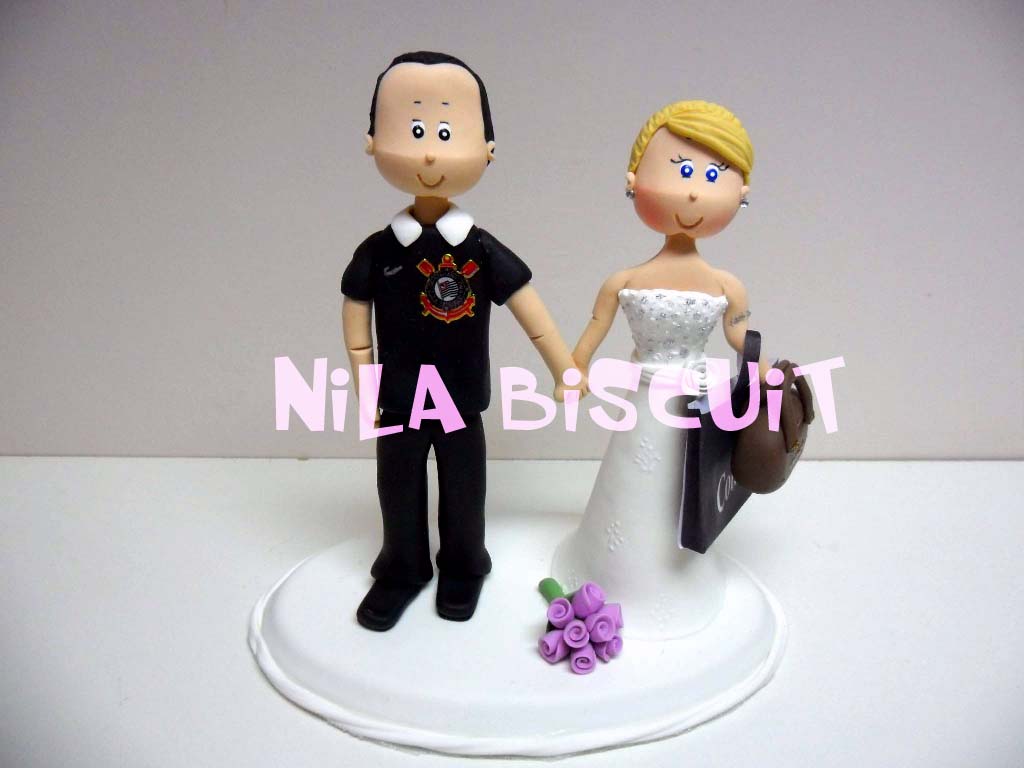 Bonecos do bolo de casamento com noivo corinthiano