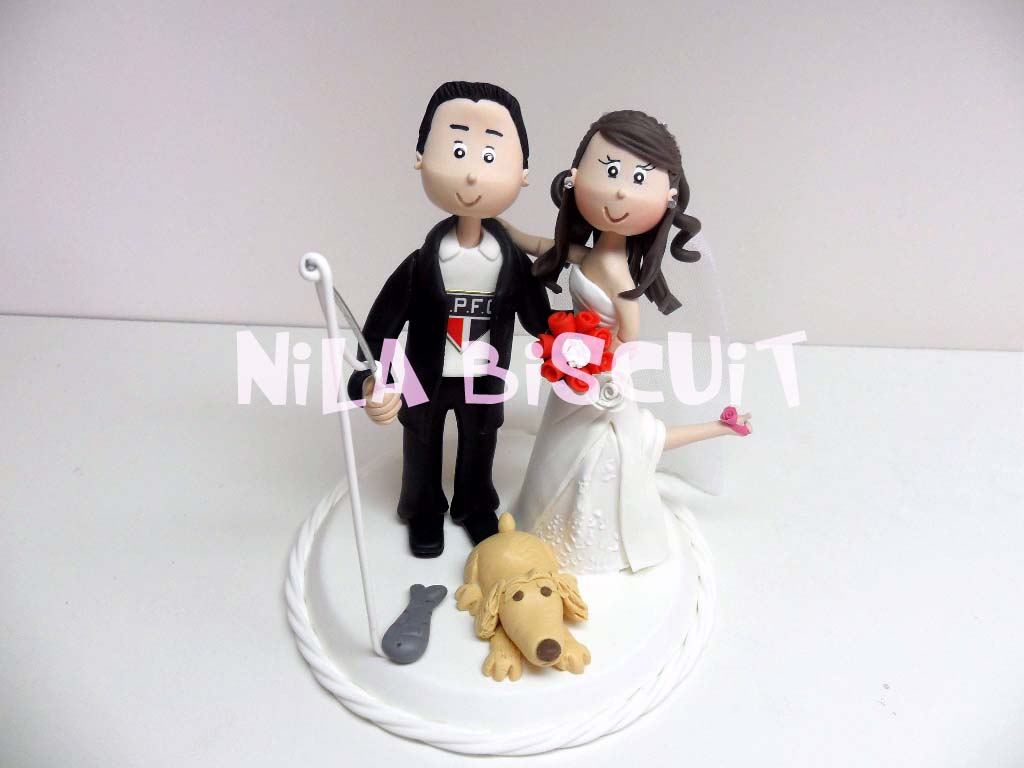 Bonecos do bolo de casamento com noivo pescando