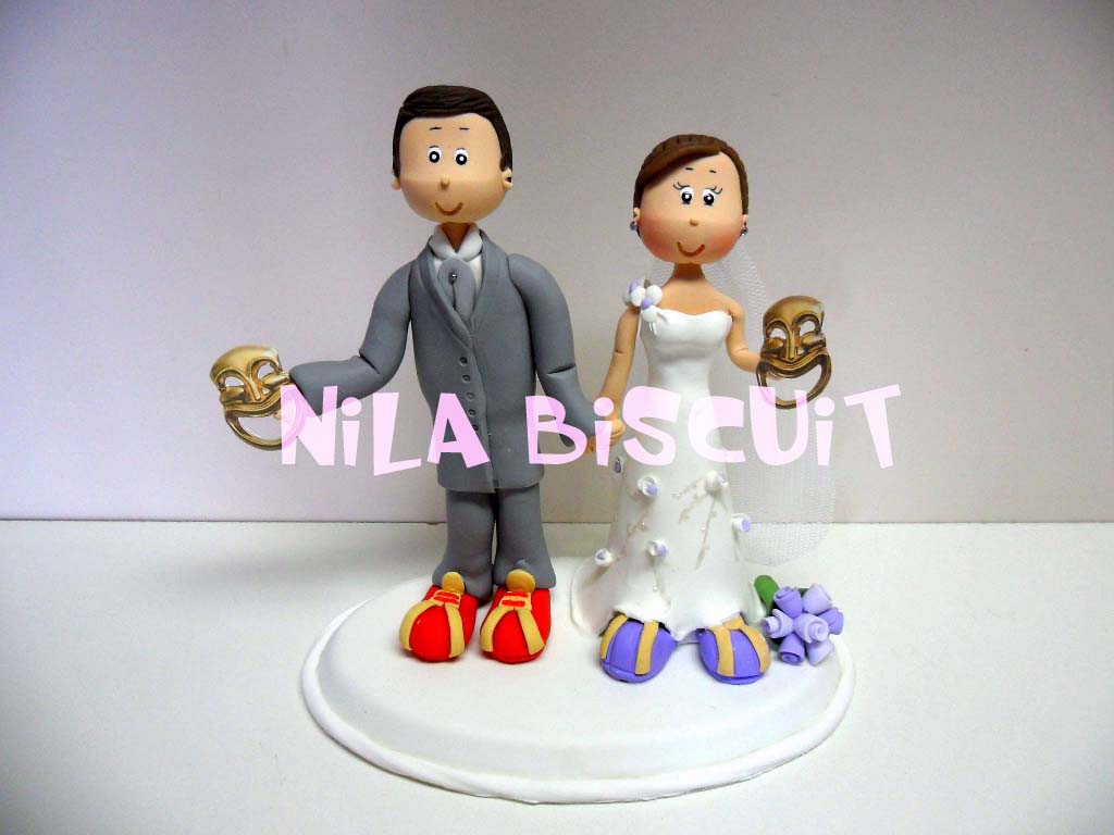 Bonecos do bolo de casamento com noivos atores