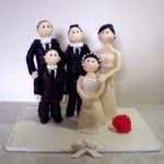 Bonequinhos do bolo de casamento com familia