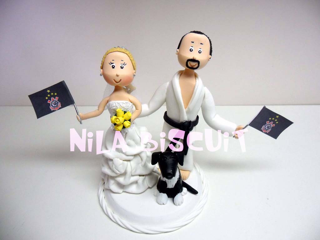 Bonequinhos do bolo de casamento com noivinho judoca