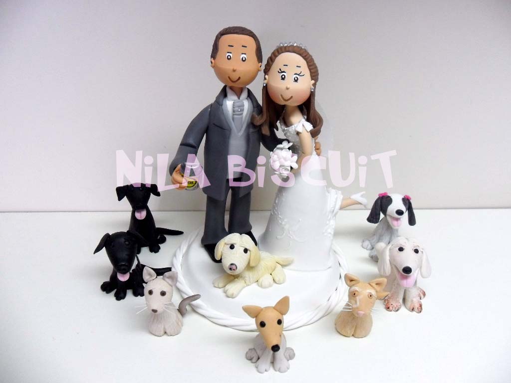 Bonequinhos do bolo de casamento com noivinhos veterinarios
