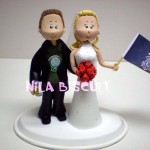 Bonequinhos do bolo de casamento com noivo palmeirense e noiva corinthiana