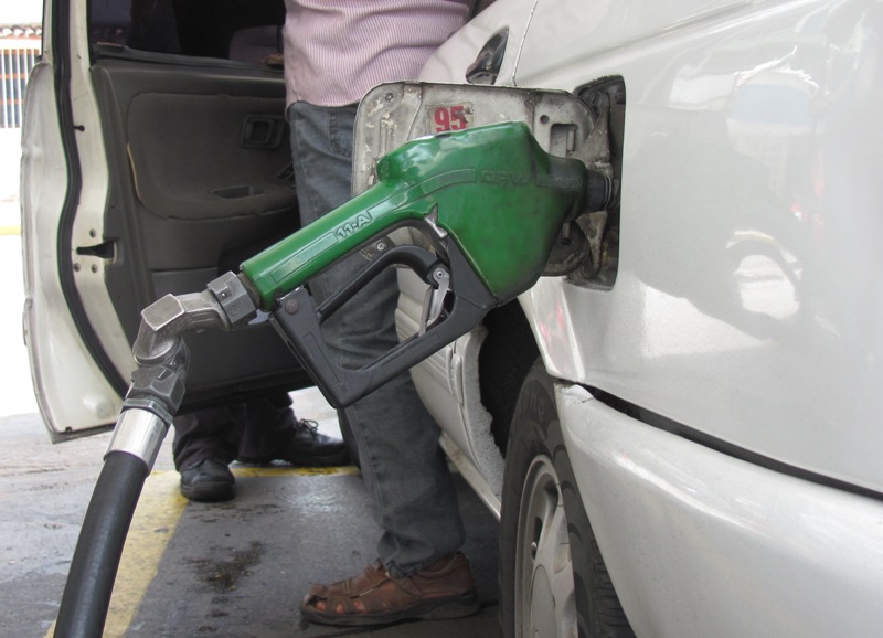 Gasolina mais barata do mundo é vendida a R$0,03 na Venezuela