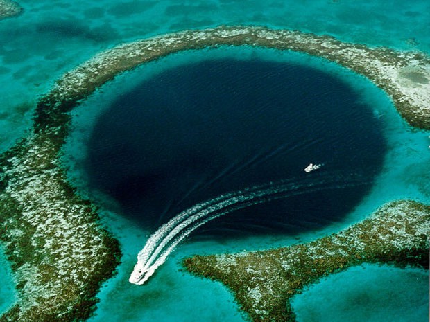 Grande buraco azul no Caribe