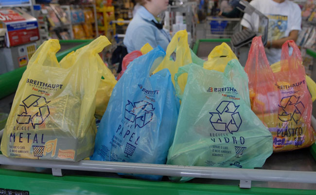Sacolas plásticas serão cobradas nos supermercados