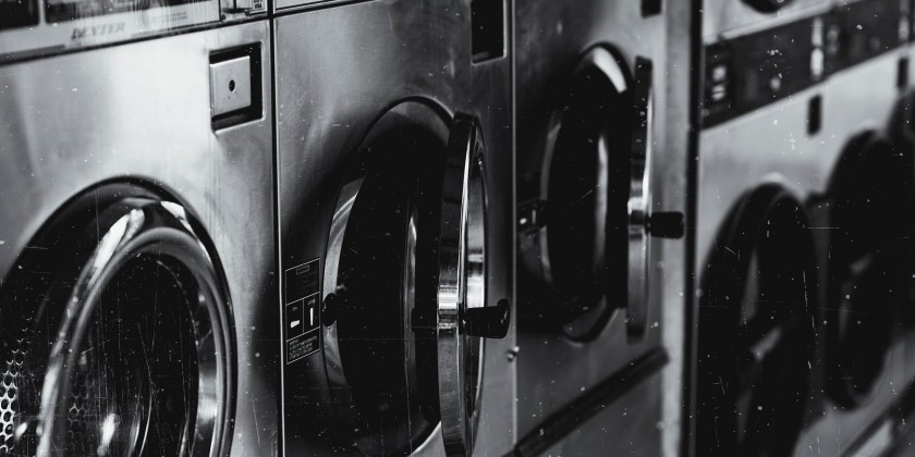 Conheça quais são os principais hábitos que acabam com a máquina de lavar. Acesse e fique por dentro de como evitar precisar de uma assistência técnica.