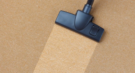 O que é limpeza de tapetes semi-seco?