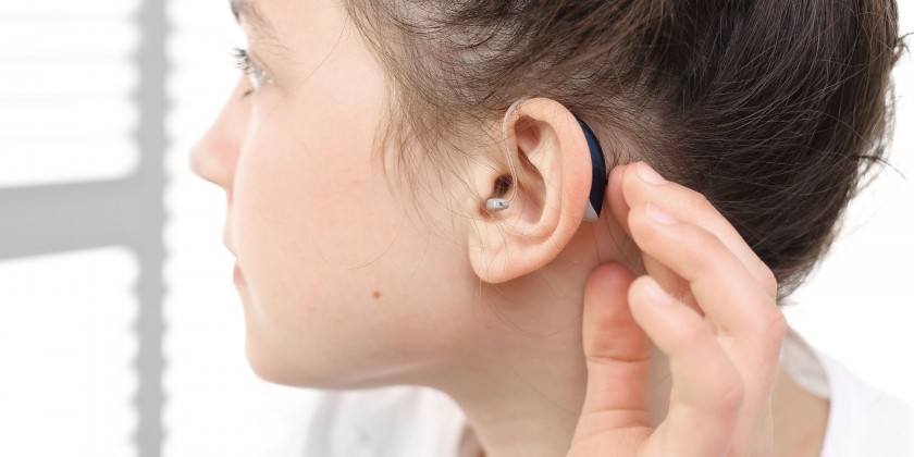 Quanto tempo por dia um aparelho auditivo pode ser usado?