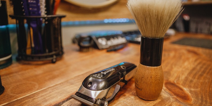 Quais são as vantagens de frequentar uma barbearia moderna?