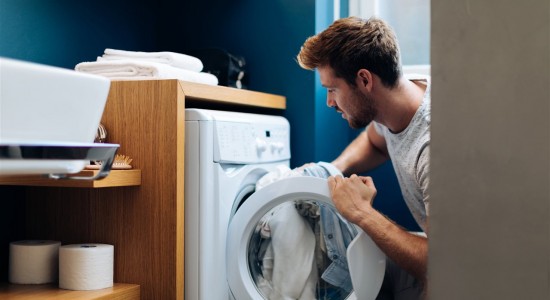 Máquina de lavar ''pulando'': o que é isso e como resolver?