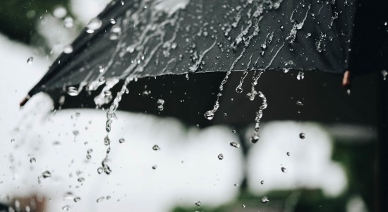 Como aproveitar as águas das chuvas para gastar menos água potável?