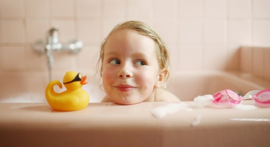 banho-de-banheira-ajuda-criancas-agitadas-na-quarentena
