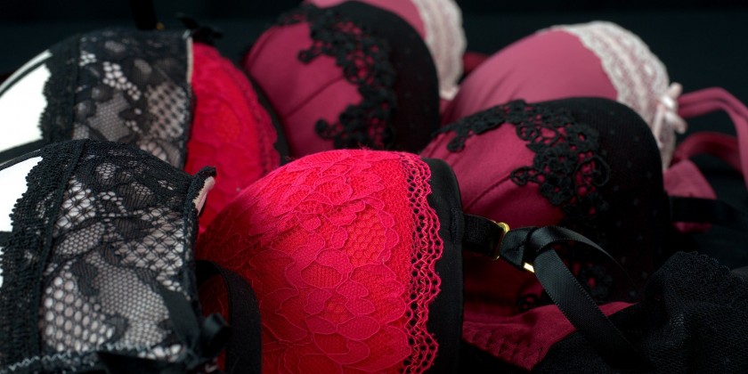 Saiba como comprar lingerie sexy pela internet para uma noite especial
