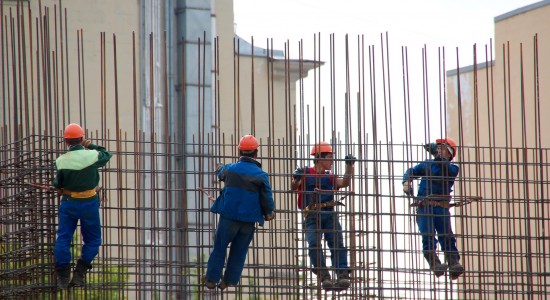 Cone de sinalização, EPI’s (Equipamento de Proteção Individual) e outros são importantes para a segurança dos funcionários em obras. Acesse!
