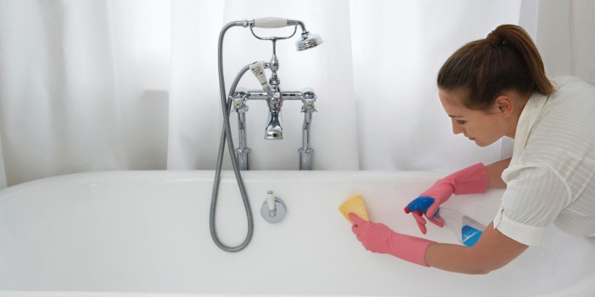 Quais produtos de limpeza posso usar em uma banheira de hidro?