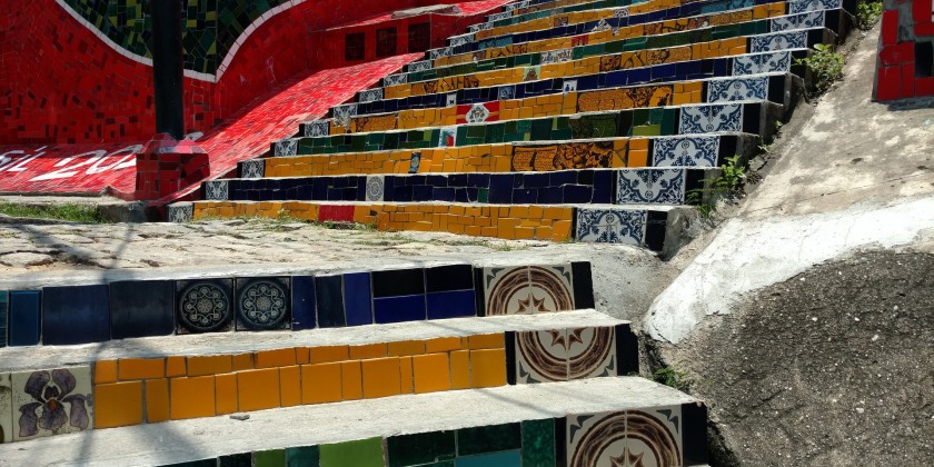 A Escadaria Selarón no Rio de Janeiro é um dos pontos turísticos mais famosos da Cidade Maravilhosa.