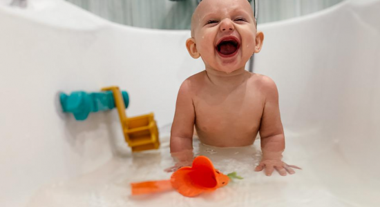 Banheira ou ofurô? Conheça detalhes sobre ambos e veja qual é o melhor e mais recomendado para o seu bebê!
