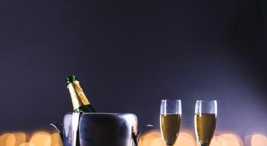 Muitas pessoas pensam que sidra, espumante e champagne são a mesma coisa, mas há ligeiras diferenças entre essas bebidas. Saiba quais são.