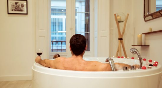 Leia o texto a seguir e descubra quais são as melhores banheiras para serem utilizadas em um hotel