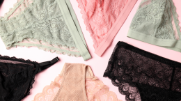 Confira diferentes formas de usar lingerie | Foto de calcinhas e sutiãs de renda | Triumph
