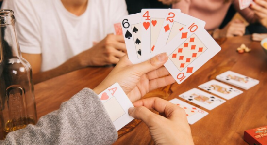 Poker e a arte da negociação: como ganhar mesmo sem as melhores cartas