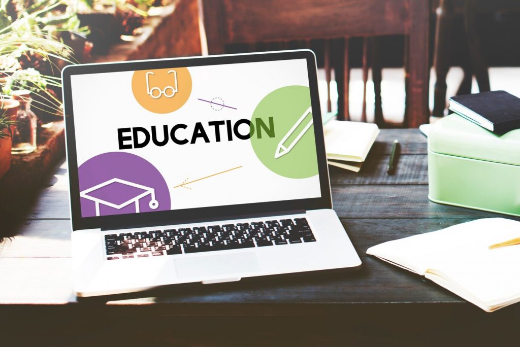 Como escolher a melhor pós-graduação online para impulsionar sua carreira