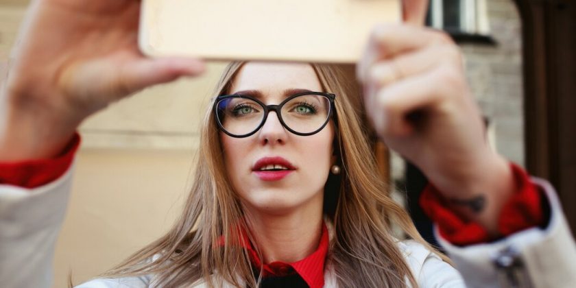 Os benefícios das lentes antirreflexo e como elas melhoram a visão - Clínica de Saúde Visual