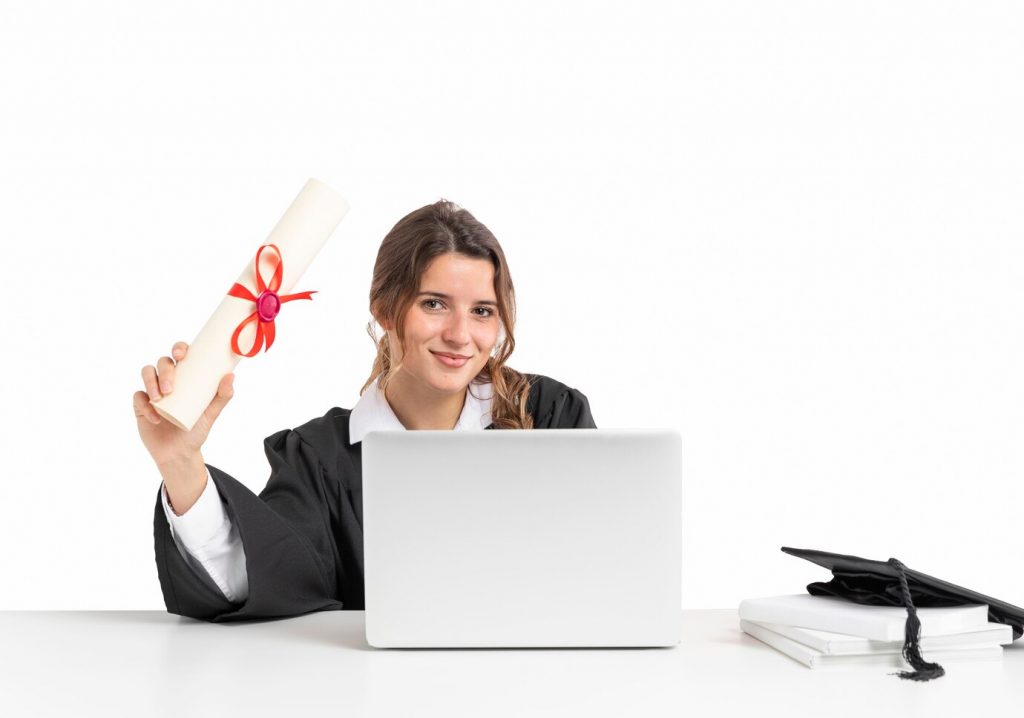 Pós-graduação a distância é reconhecida pelo mercado de trabalho? - Faveni