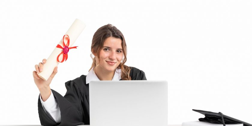 Pós-graduação a distância é reconhecida pelo mercado de trabalho? - Faveni