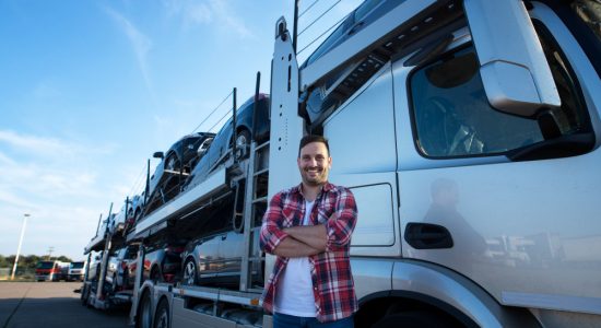 transporte de veículos em cegonha