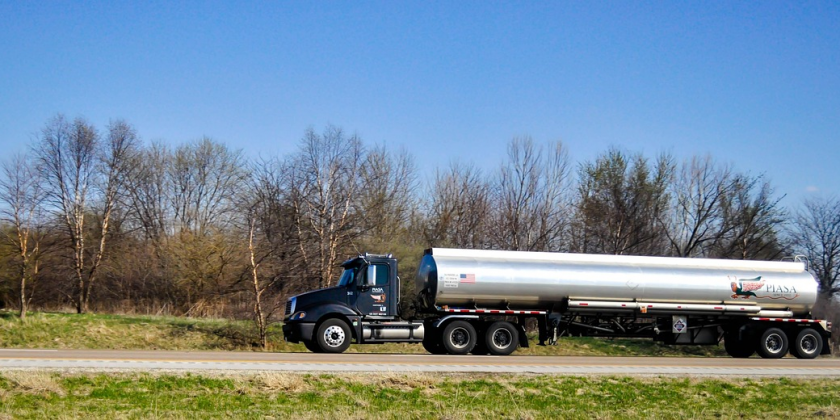 Caminhão pipa para alugar: solução rápida de água potável